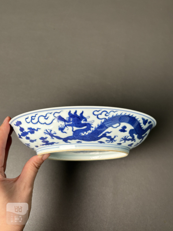 清乾隆 青花云龙纹盘一对（带老盒） - 图5